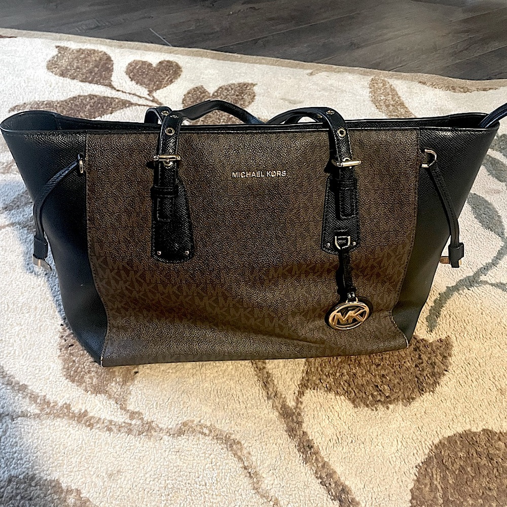 Michael Kors signature Large Voyager